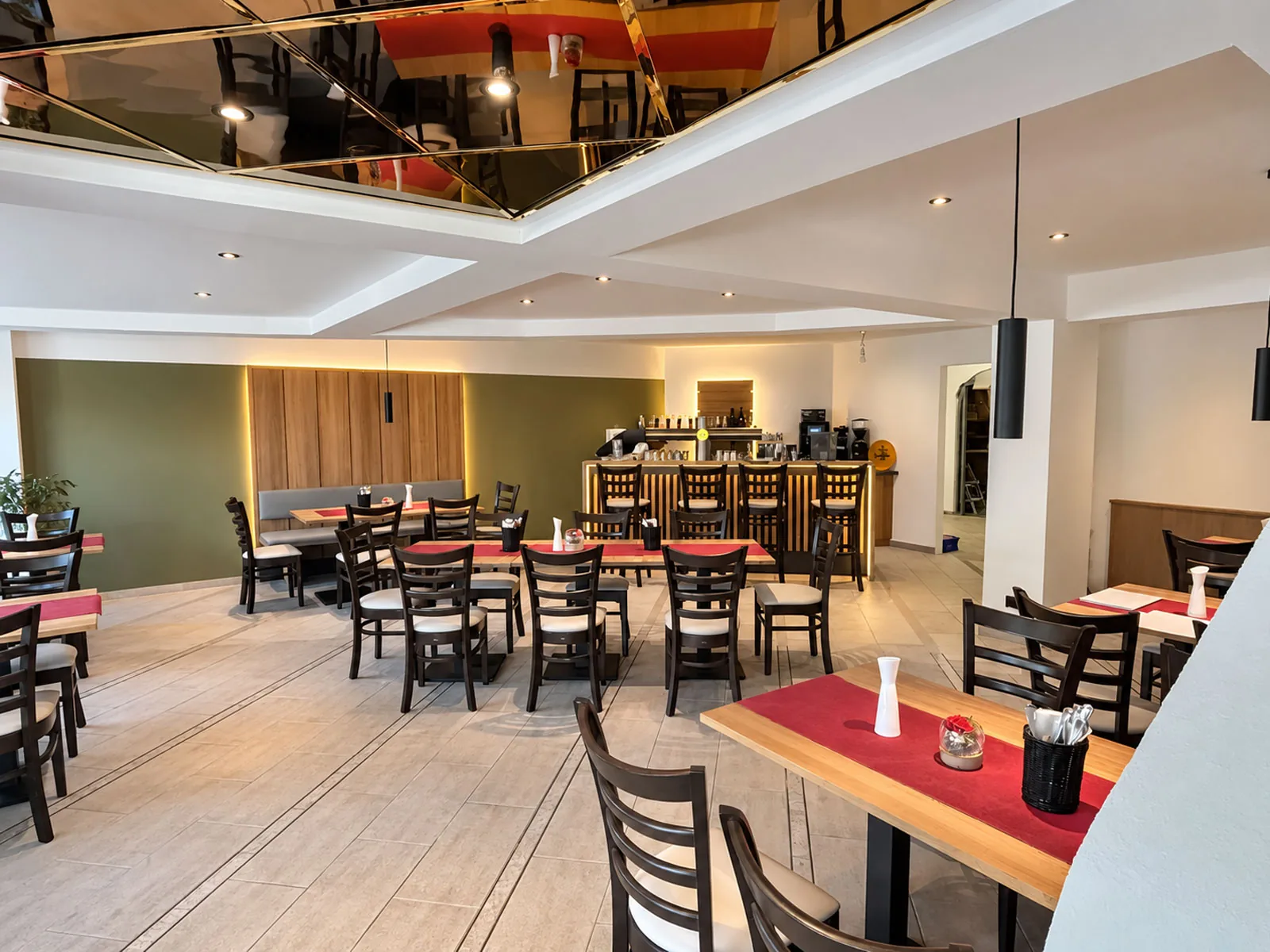 Innenraum des Café am Kurpark in Oberstdorf